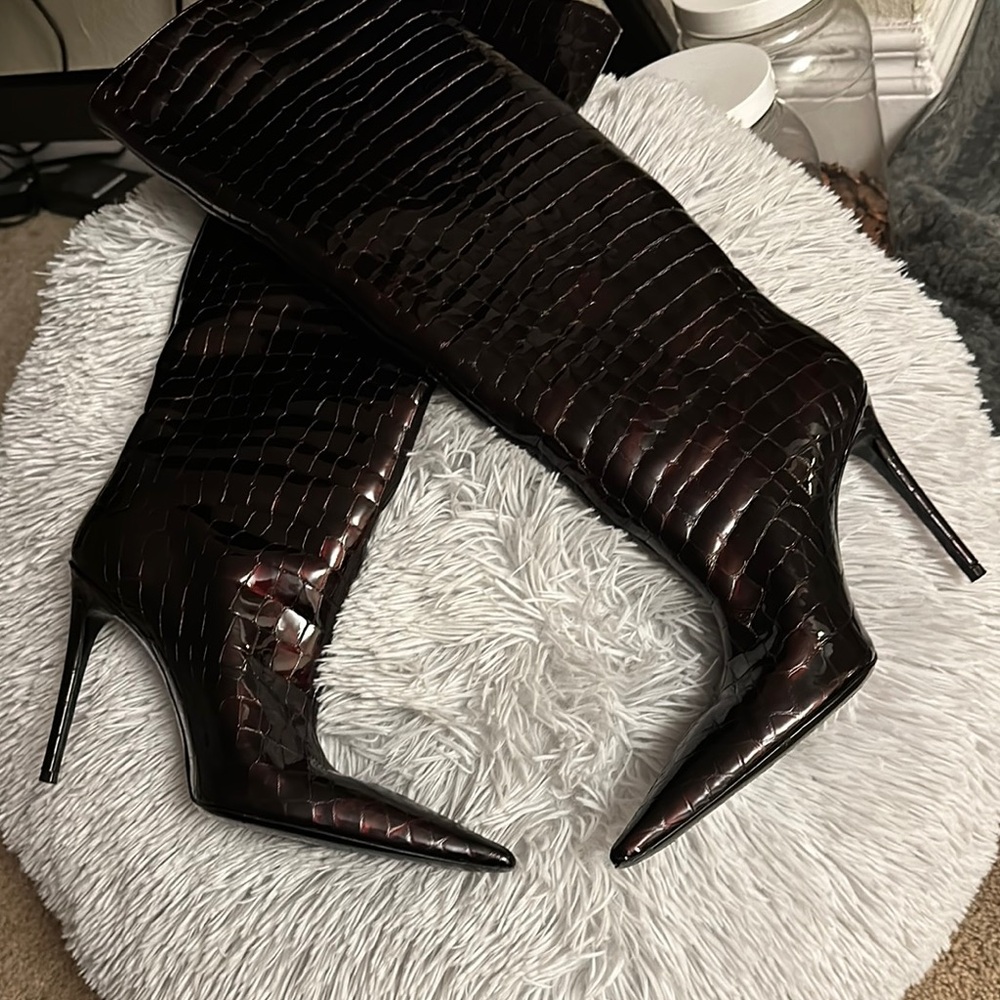Elegant Black Croc-Embossed Women's Boots